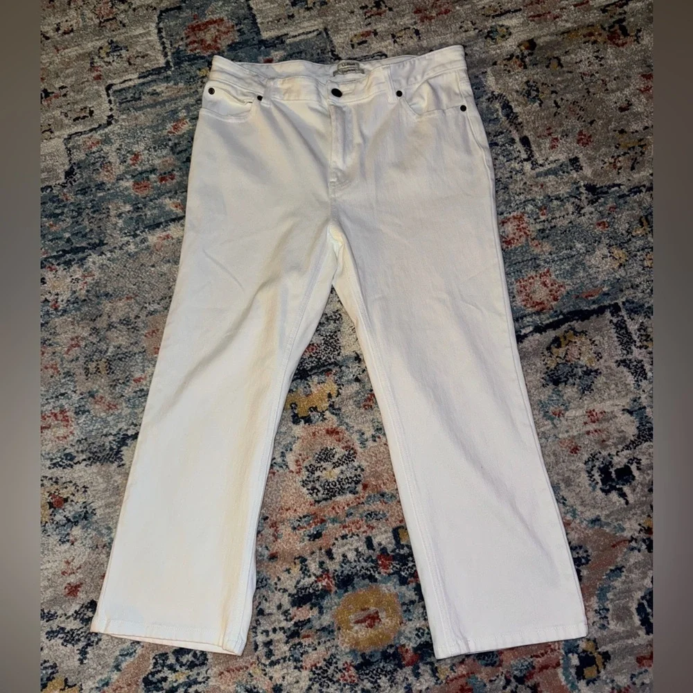 Women’s L.L. Bean Classic Fit White Cropped Denim
Size 12 - Picture 2 of 5
